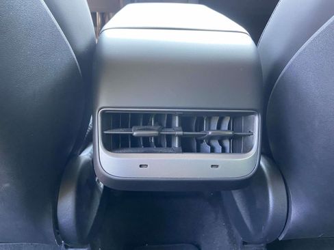 Used 2022 Tesla Model Y Performance AWD/4WD image 18