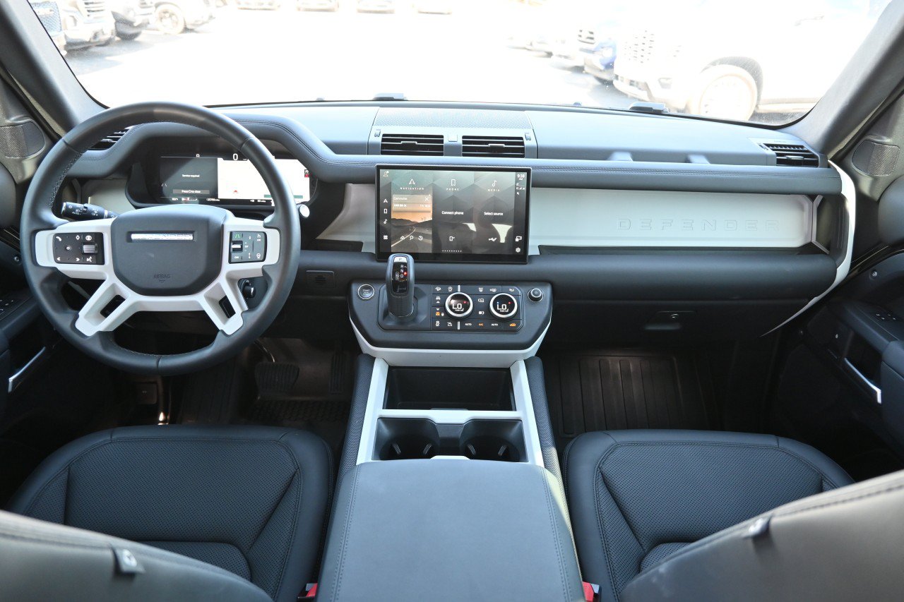 Used 2025 Land Rover Defender 110 S AWD/4WD image 7