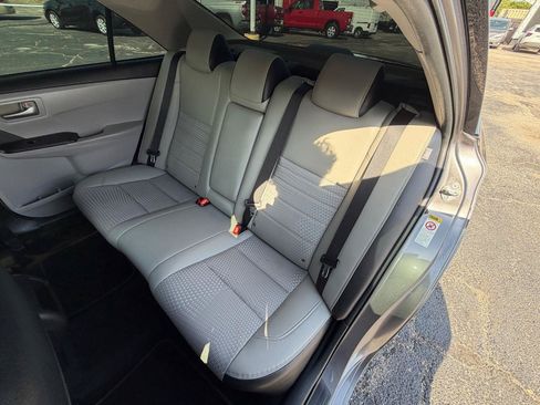 Used 2015 Toyota Camry SE FWD image 12