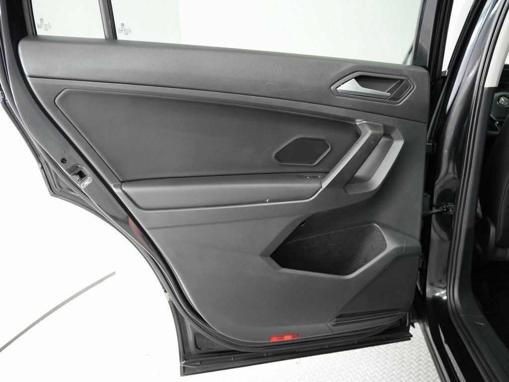 Used 2021 Volkswagen Tiguan SE w/ Panoramic Sunroof Package AWD/4WD image 38