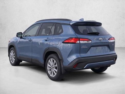 Used 2025 Toyota Corolla Cross LE FWD image 5