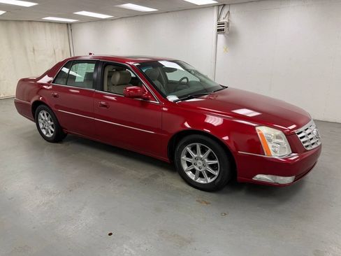 Used 2011 Cadillac DTS Luxury FWD image 6