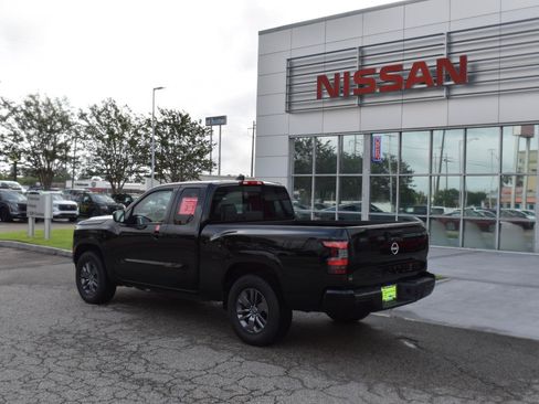 Used 2025 Nissan Frontier SV RWD image 4