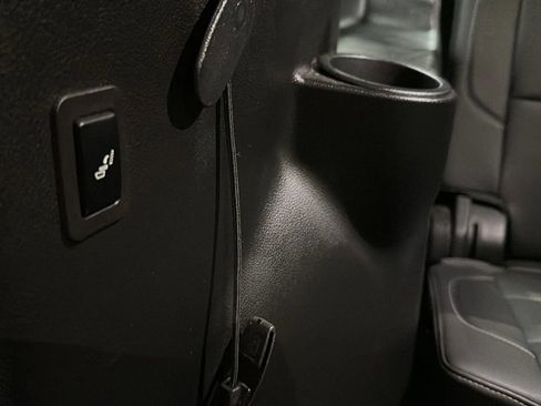 Used 2018 GMC Yukon XL SLT image 21