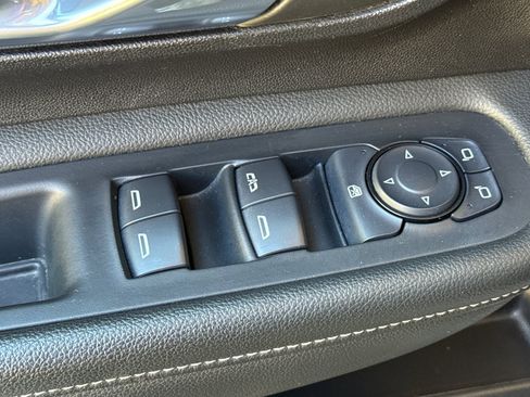 Used 2024 GMC Terrain SLE FWD image 13