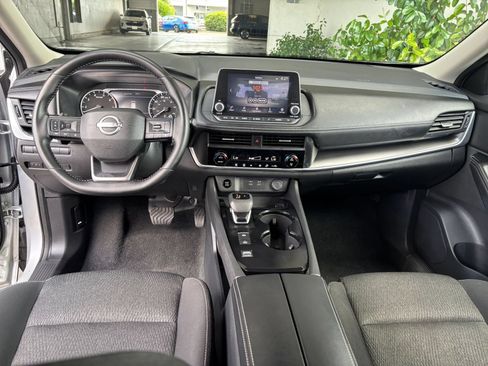 Used 2025 Nissan Rogue SV FWD image 30