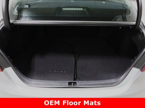 Used 2018 Toyota Camry XLE image 33