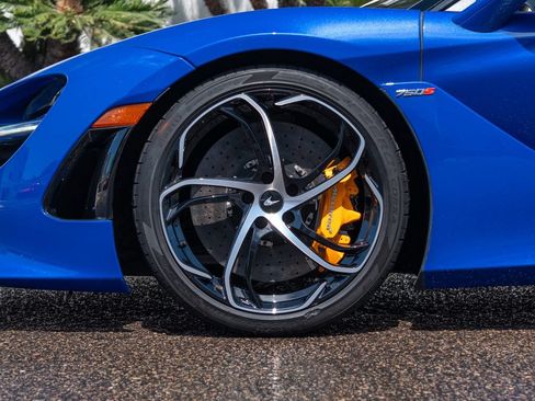 Used 2025 McLaren 750S Spider RWD image 7