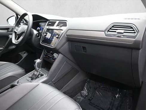 Used 2022 Volkswagen Tiguan SE FWD image 28
