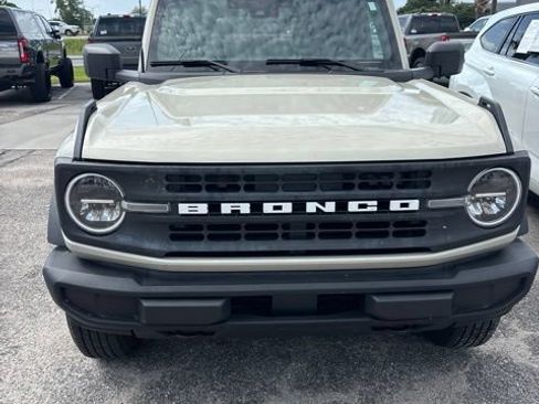 Used 2025 Ford Bronco 4-Door AWD/4WD image 2