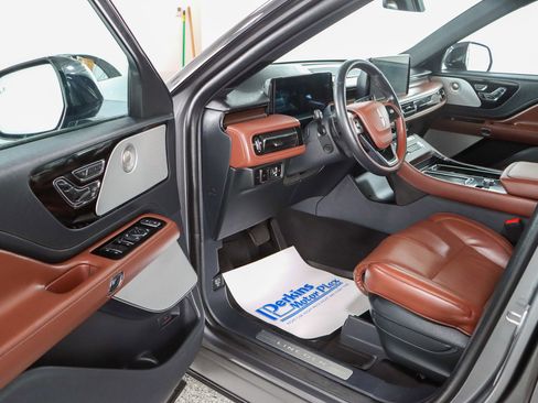 Used 2025 Lincoln Aviator Reserve w/ Equipment Group 201A AWD/4WD image 3