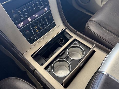 Used 2011 Cadillac Escalade Platinum AWD/4WD image 18