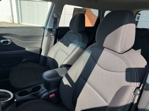 Used 2019 Kia Soul image 28
