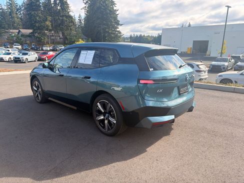 Used 2024 BMW iX xDrive50 w/ Sport Package AWD/4WD image 3