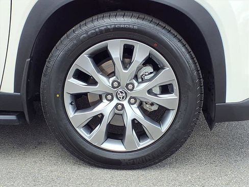 Certified 2024 Toyota Grand Highlander FWD image 7