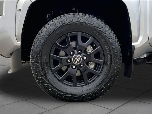 Certified 2025 Toyota Tacoma SR5 AWD/4WD image 11