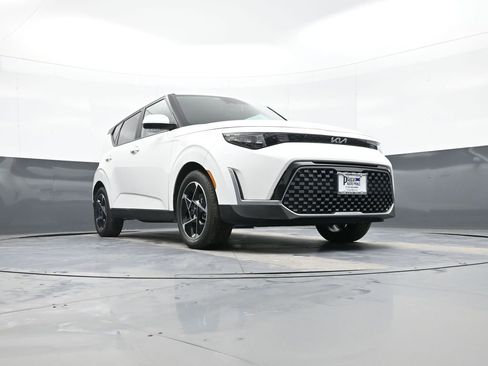 Used 2023 Kia Soul EX image 28