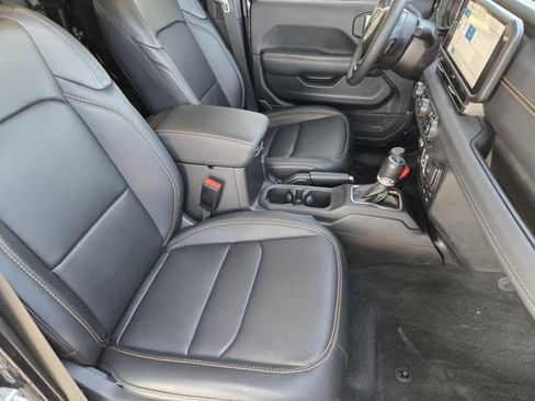 Certified 2025 Jeep Gladiator Sport AWD/4WD image 16