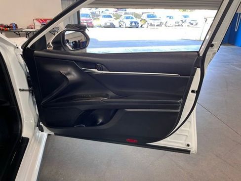 Used 2022 Toyota Camry SE image 12