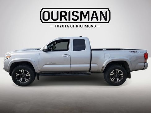 Used 2016 Toyota Tacoma TRD Sport w/ Towing Package RWD image 4