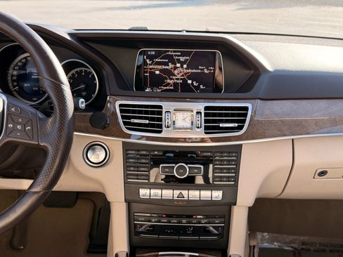 Used 2014 Mercedes-Benz E 350 4MATIC Sedan image 30