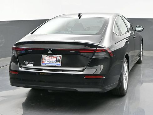 Certified 2025 Honda Accord LX image 5