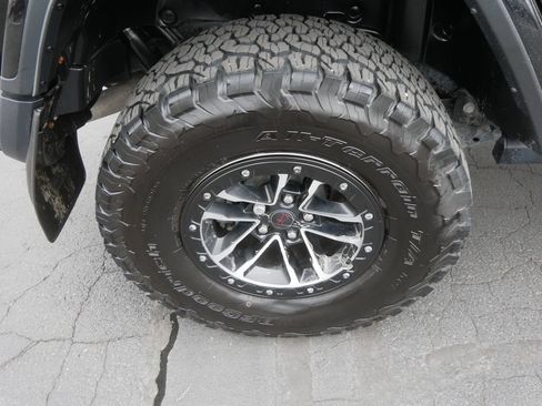 Used 2024 Jeep Wrangler Unlimited Rubicon AWD/4WD image 9