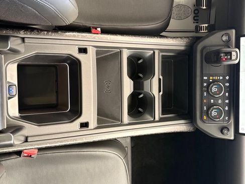 New 2026 Land Rover Defender 110 AWD/4WD image 32
