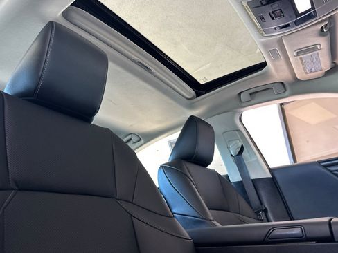 Used 2025 Lexus ES 300h w/ Premium Package image 13