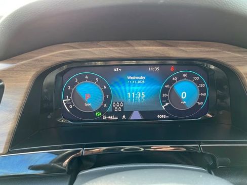 Used 2025 Volkswagen Atlas SE image 35