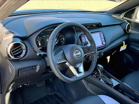 New 2024 Nissan Kicks SR w/ SR Premium Package FWD image 8