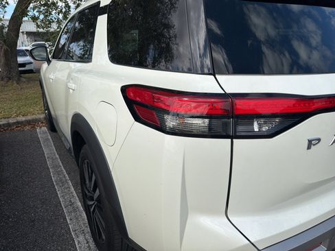 Used 2023 Nissan Pathfinder Platinum w/ Cargo Package image 11