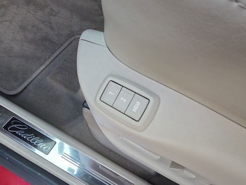 Used 2011 Cadillac SRX Luxury image 18