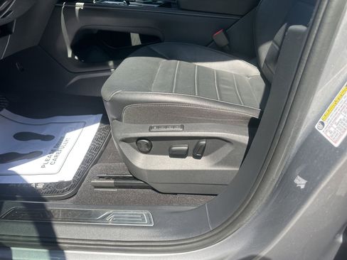 Used 2024 Volkswagen Atlas SEL AWD/4WD image 33