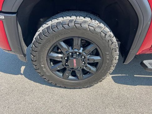Used 2024 GMC Sierra 2500 AT4 w/ Technology Package AWD/4WD image 13
