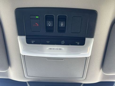 Used 2025 Nissan Pathfinder Platinum FWD image 25