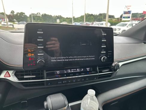 Used 2022 Toyota Sienna XSE FWD image 12