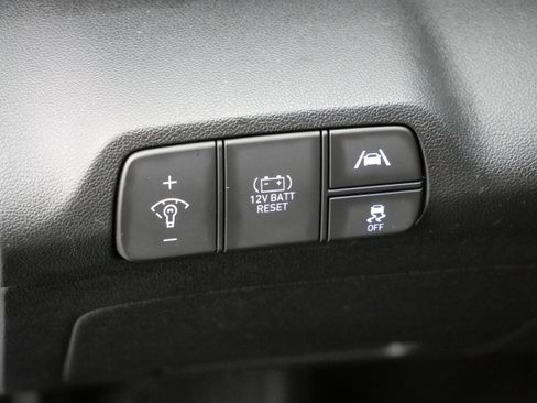 Certified 2022 Hyundai Elantra Limited w/ Preferred Accessory Package image 21