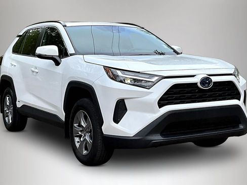 Used 2024 Toyota RAV4 XLE w/ Convenience Package image 2