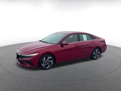 Used 2025 Hyundai Elantra Limited image 8