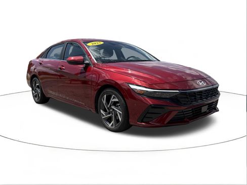 Certified 2025 Hyundai Elantra Limited FWD image 1