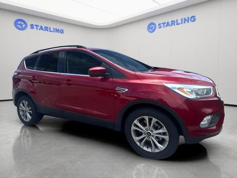 Used 2017 Ford Escape SE w/ Equipment Group 201A FWD image 3