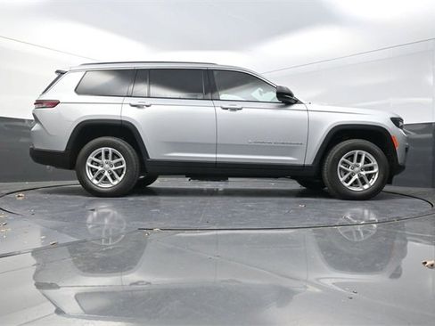 New 2025 Jeep Grand Cherokee L Laredo image 24