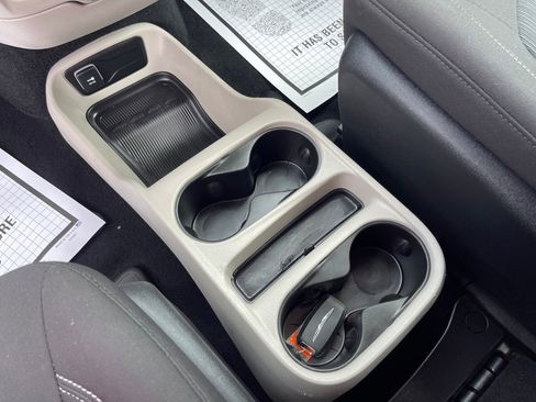 Used 2024 Chrysler Voyager LX image 25