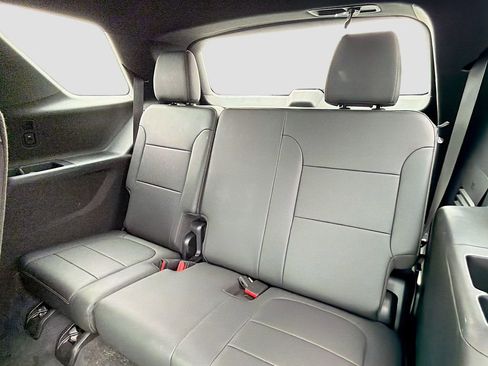 Used 2023 Chevrolet Traverse LT AWD/4WD image 13