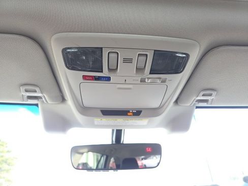 Used 2017 Subaru Outback 3.6R Limited image 18