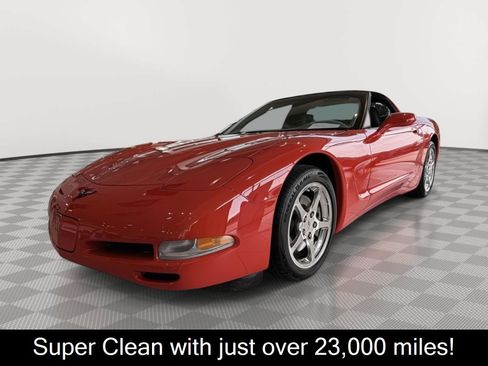 Used 2002 Chevrolet Corvette Coupe RWD image 1