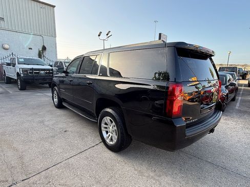 Used 2016 Chevrolet Suburban LS RWD image 7