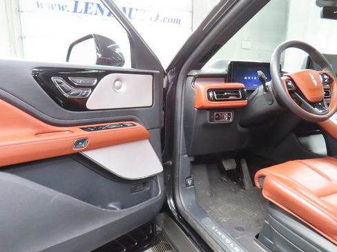 Used 2025 Lincoln Aviator Reserve w/ Equipment Group 201A AWD/4WD image 51