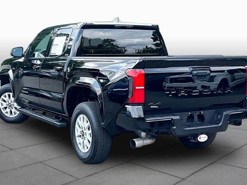 Certified 2025 Toyota Tacoma SR5 AWD/4WD image 12